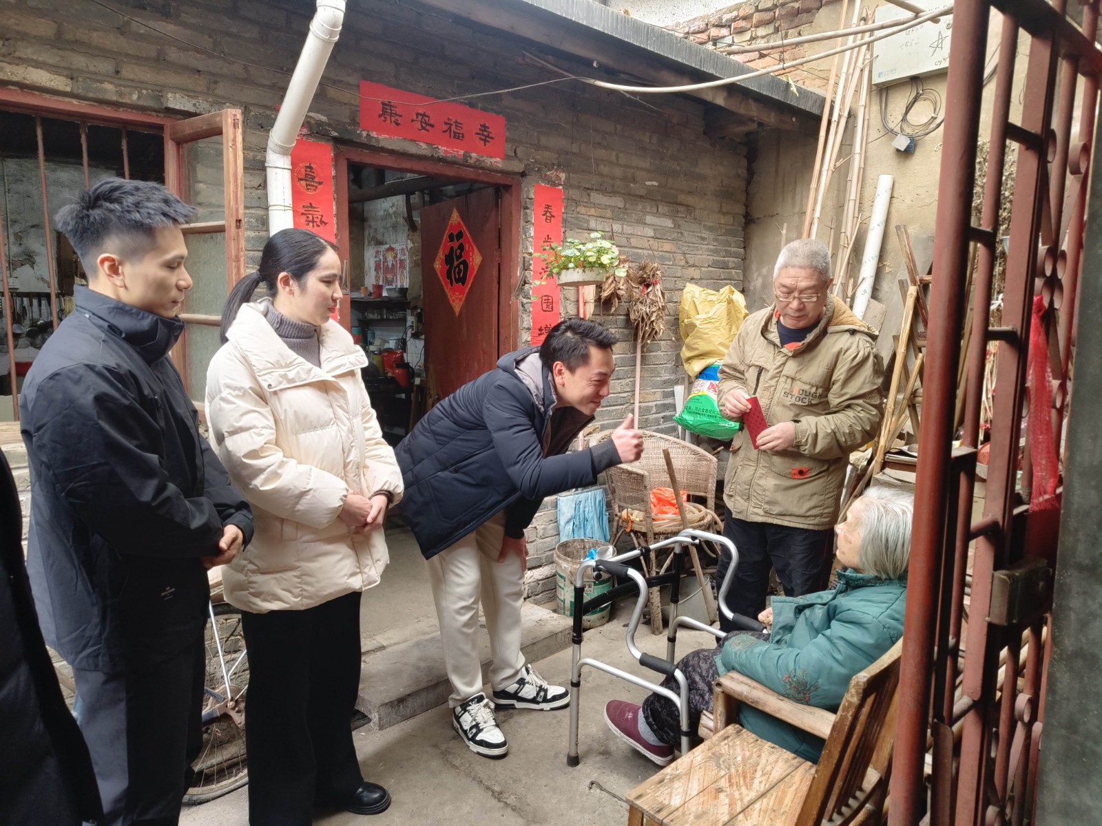 情暖寒冬，心系民生——易順建工集團開展困難黨員及群眾慰問活動